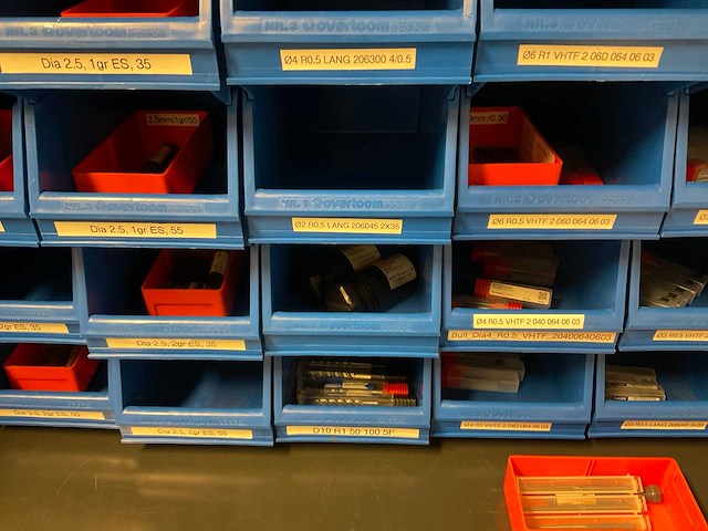 Inhoud kast diverse gereedschappen - afbeelding 3 van  21