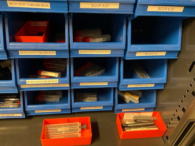 Inhoud kast diverse gereedschappen - afbeelding 4 van  21