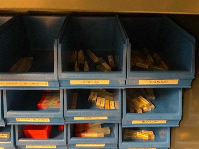 Inhoud kast diverse gereedschappen - afbeelding 19 van  21