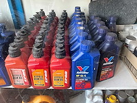Inhoud kast o.a. motorolie, smeermiddelen, koelmiddel, lak - afbeelding 4 van  8