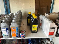 Inhoud kast o.a. motorolie, smeermiddelen, koelmiddel, lak - afbeelding 5 van  8