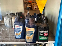 Inhoud kast o.a. motorolie, smeermiddelen, koelmiddel, lak - afbeelding 6 van  8