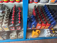 Inhoud kast o.a. motorolie, smeermiddelen, koelmiddel, lak - afbeelding 8 van  8