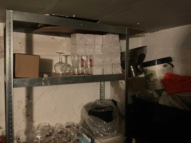 Inhoud kelderruimte restaurant - afbeelding 3 van  46
