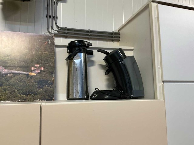 Inhoud keuken met losse keukenapparatuur - afbeelding 2 van  17