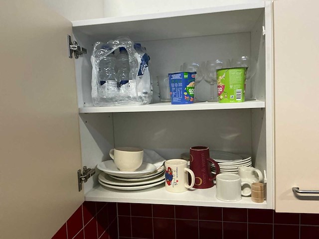 Inhoud keuken met losse keukenapparatuur - afbeelding 3 van  17