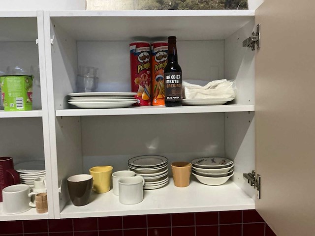 Inhoud keuken met losse keukenapparatuur - afbeelding 4 van  17