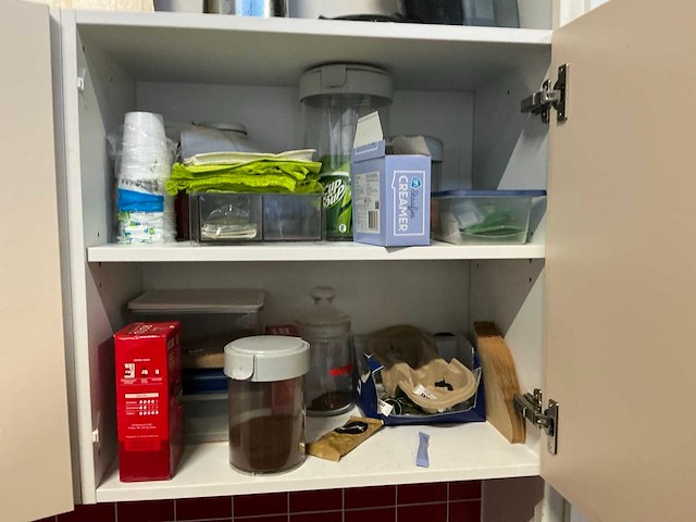 Inhoud keuken met losse keukenapparatuur - afbeelding 5 van  17