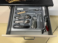 Inhoud keuken met losse keukenapparatuur - afbeelding 6 van  17