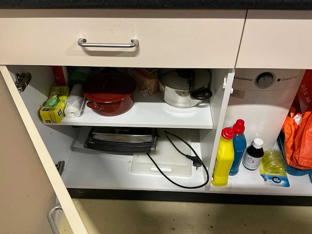 Inhoud keuken met losse keukenapparatuur - afbeelding 9 van  17