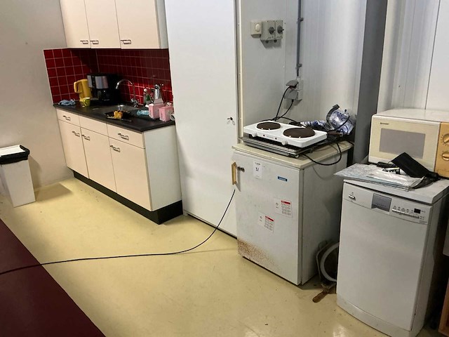 Inhoud keuken met losse keukenapparatuur - afbeelding 1 van  17