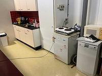 Inhoud keuken met losse keukenapparatuur - afbeelding 1 van  17