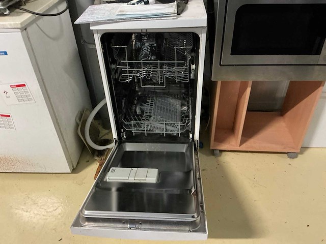 Inhoud keuken met losse keukenapparatuur - afbeelding 13 van  17