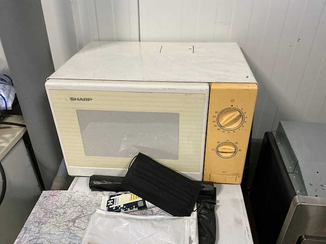 Inhoud keuken met losse keukenapparatuur - afbeelding 14 van  17