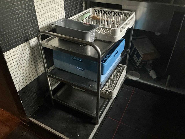 Inhoud keuken restaurant (1e etage) - afbeelding 2 van  45