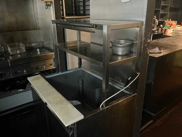 Inhoud keuken restaurant (1e etage) - afbeelding 10 van  45
