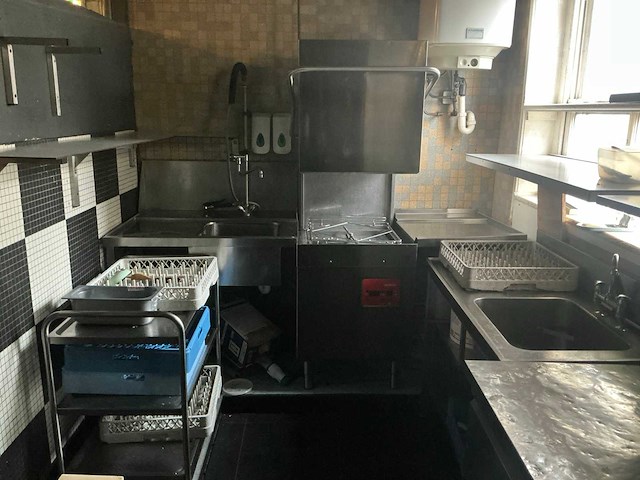 Inhoud keuken restaurant (1e etage) - afbeelding 1 van  45