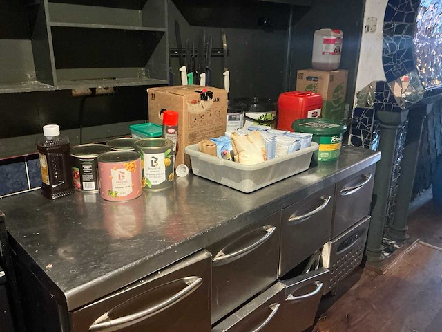 Inhoud keuken restaurant (1e etage) - afbeelding 31 van  45