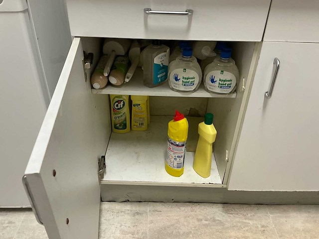 Inhoud keuken - afbeelding 7 van  10