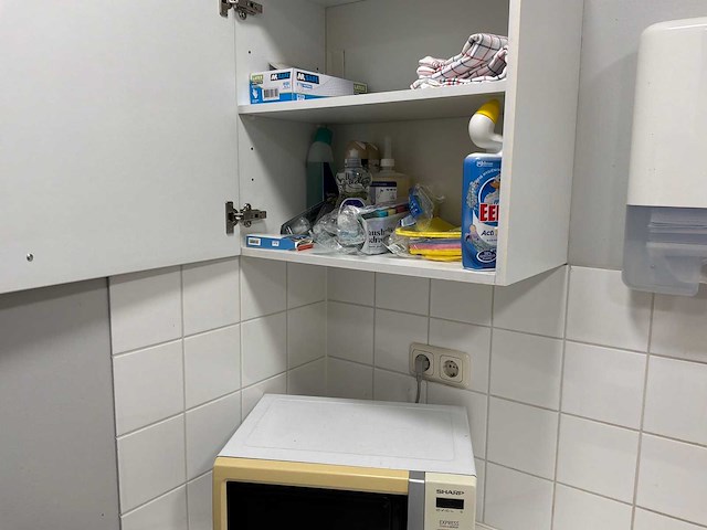 Inhoud keuken. - afbeelding 3 van  7