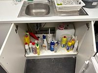 Inhoud keuken. - afbeelding 4 van  7