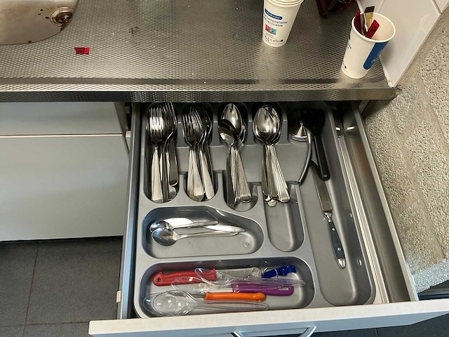Inhoud keuken. - afbeelding 14 van  16