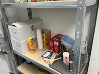 Inhoud keukenblok en 2 voorraadkasten - afbeelding 2 van  18