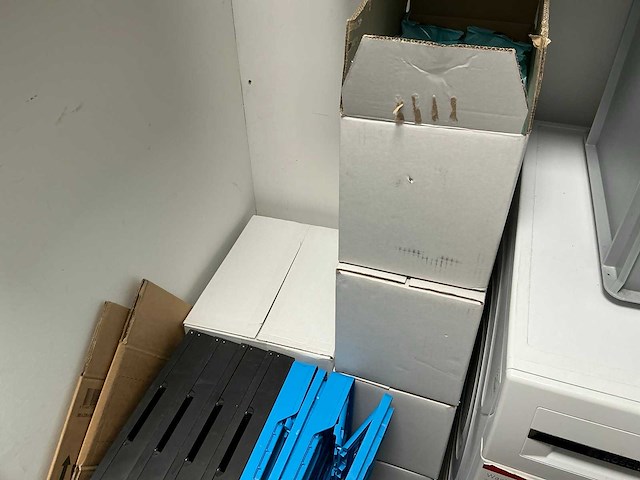 Inhoud keukenblok en 2 voorraadkasten - afbeelding 7 van  18