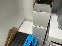 Inhoud keukenblok en 2 voorraadkasten - afbeelding 7 van  18