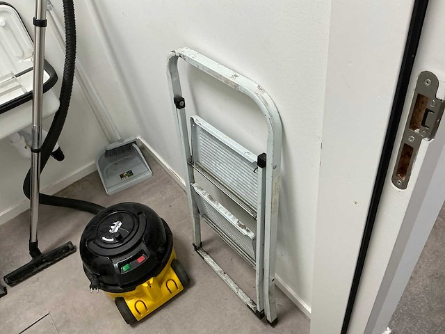 Inhoud keukenblok en 2 voorraadkasten - afbeelding 10 van  18