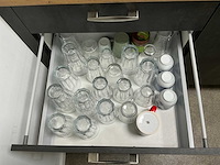 Inhoud keukenblok en 2 voorraadkasten - afbeelding 13 van  18