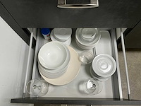 Inhoud keukenblok en 2 voorraadkasten - afbeelding 14 van  18