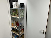 Inhoud keukenblok en 2 voorraadkasten - afbeelding 16 van  18