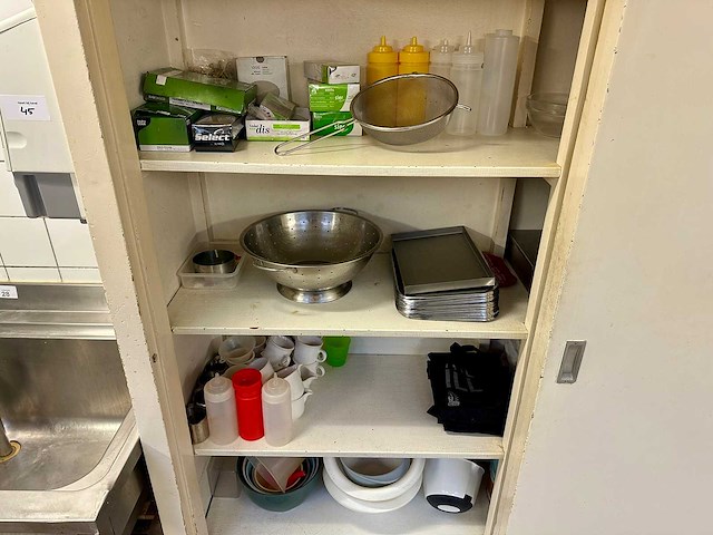 Inhoud keukenkast - afbeelding 2 van  5