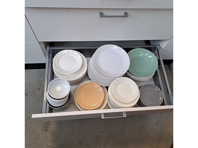 Inhoud keukenkasten - afbeelding 7 van  9