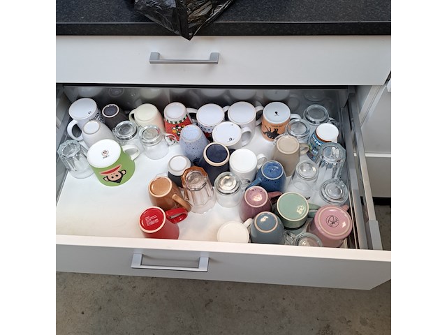 Inhoud keukenkasten - afbeelding 8 van  9