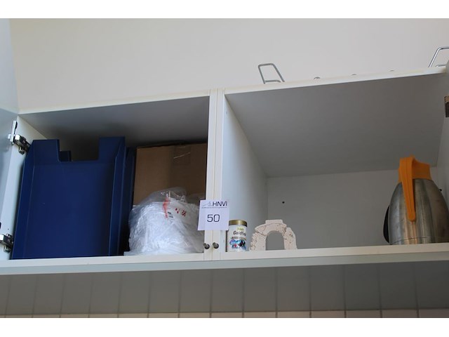 Inhoud keukenkastjes w.o. serviesgoed, glaswerk, bestek, keukenmateriaal etc. - afbeelding 6 van  7