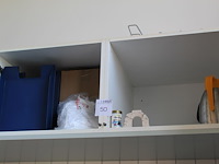 Inhoud keukenkastjes w.o. serviesgoed, glaswerk, bestek, keukenmateriaal etc. - afbeelding 6 van  7