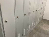 Inhoud kleedruimte met lockerkasten - afbeelding 3 van  11