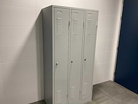Inhoud kleedruimte met lockerkasten - afbeelding 6 van  11