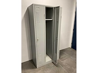 Inhoud kleedruimte met lockerkasten - afbeelding 8 van  11