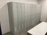 Inhoud kleedruimte met lockerkasten - afbeelding 10 van  11