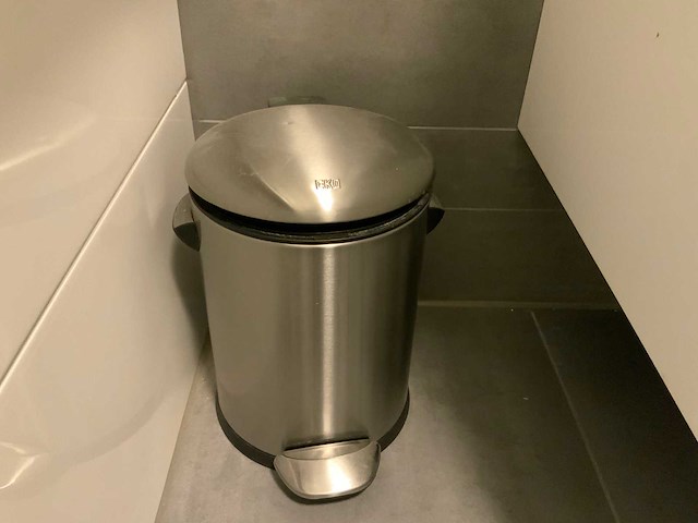 Inhoud kleedruimte - afbeelding 2 van  14