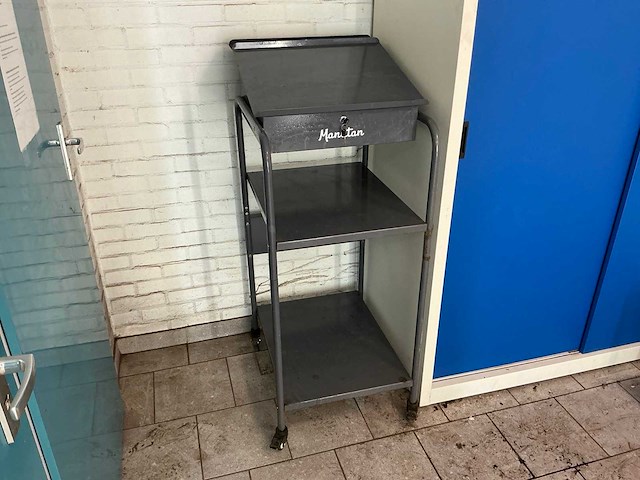 Inhoud kleedruimte - afbeelding 1 van  5