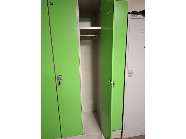 Inhoud kleedruimte - afbeelding 7 van  12
