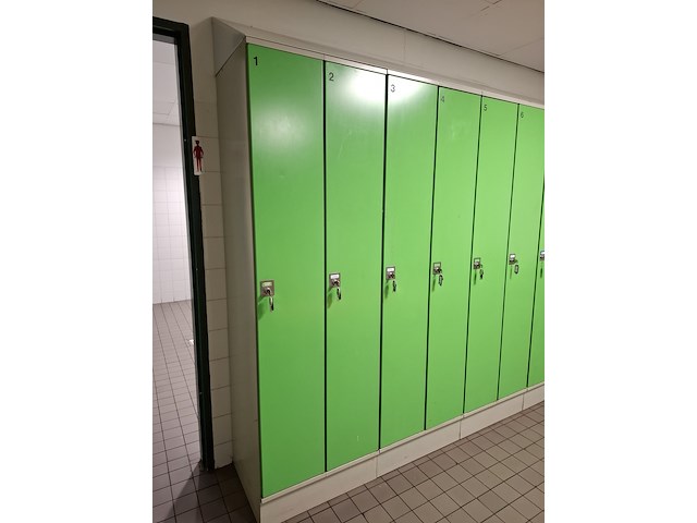 Inhoud kleedruimte - afbeelding 10 van  12