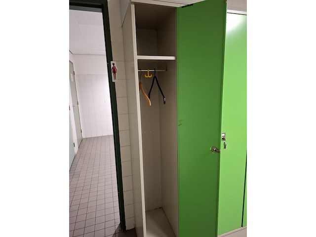 Inhoud kleedruimte - afbeelding 11 van  12