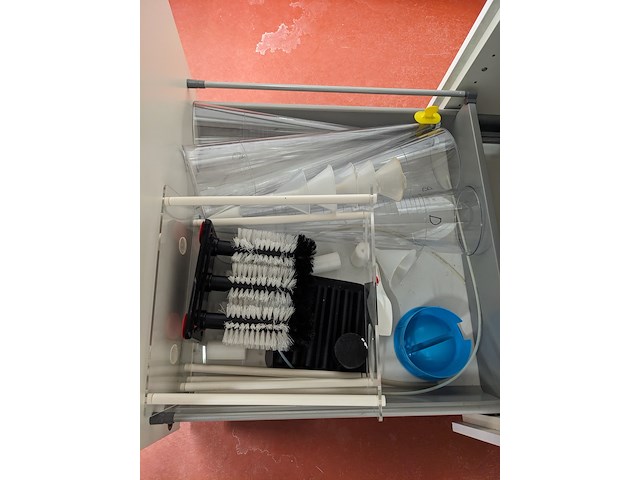 Inhoud laboratorium kast - afbeelding 4 van  6