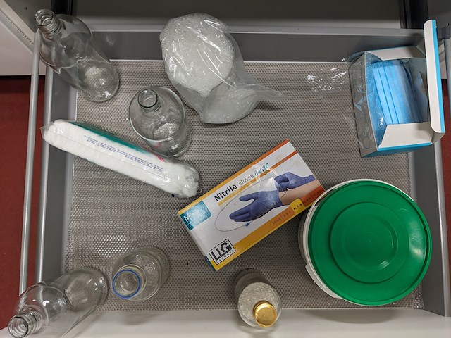 Inhoud laboratorium meubel - afbeelding 3 van  15