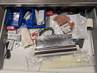 Inhoud laboratorium meubel - afbeelding 1 van  15